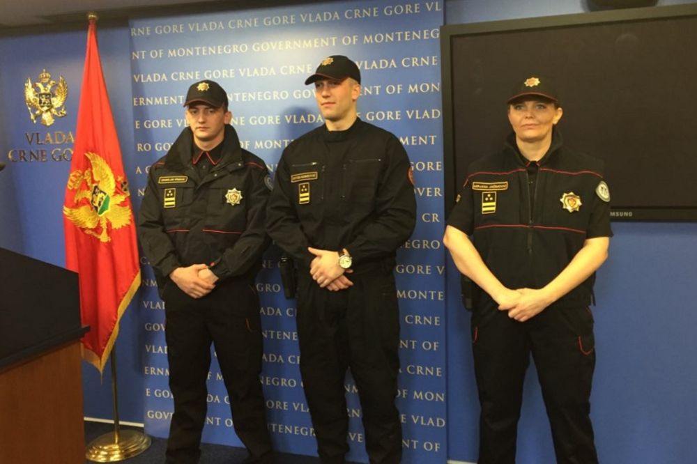 (FOTO) PONOVILI SE: Ovo su nove uniforme crnogorske policije!