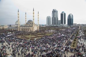 NE DAJU KADIROVA: Hiljade ljudi na skupu podrške čečenskom lideru