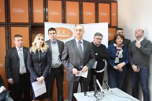 POKRET ZA PREOKRET: Poklanjanje pasoša strancima perfidan način prodaje srpskih oranica