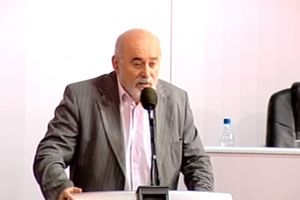 SNS SE OSIPA: Profesora Čorbića izbacili iz stanke posle govora u niškoj skupštini