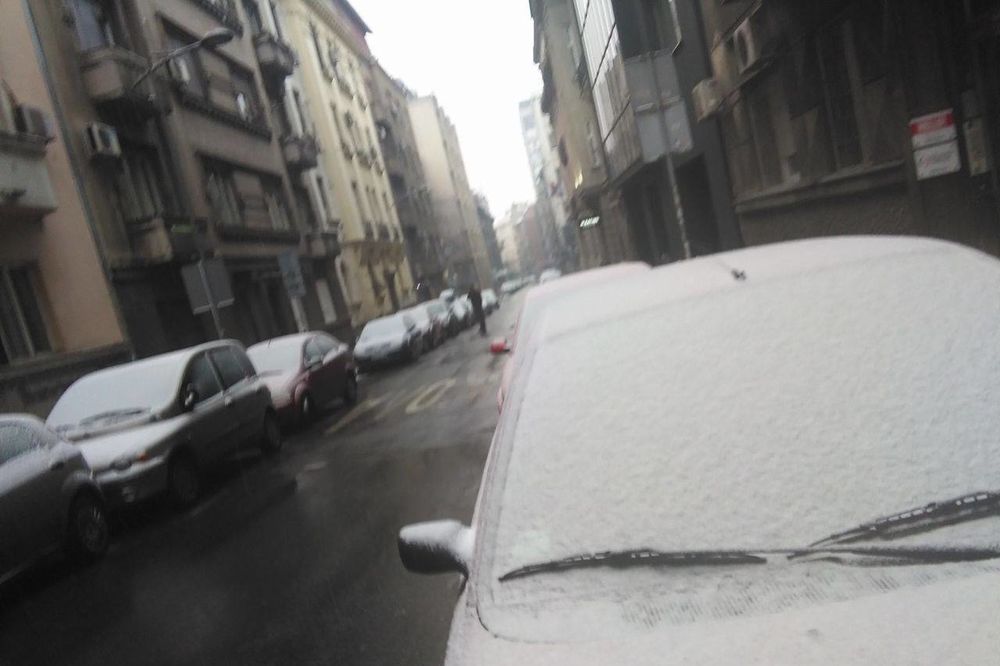 (FOTO) SRBIJU PONOVO OKOVAO MRAZ: Sneg pada sve jače, a evo šta nas očekuje do kraja dana