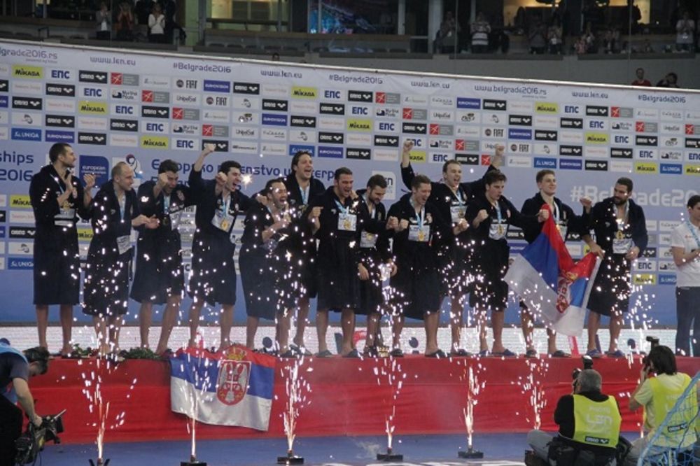 (FOTO) CRNO-BELI SE DIČE: Od 13 zlatnih delfina, 12 igralo u Partizanu, kao i selektor Savić