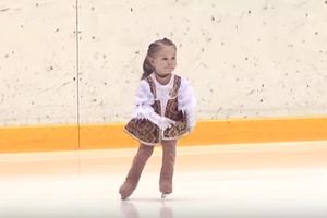 (VIDEO) MALA RUSKINJA ĆE VAM UKRASTI SRCE: Ima samo 2 godine a kliza kao da je rođena na ledu!