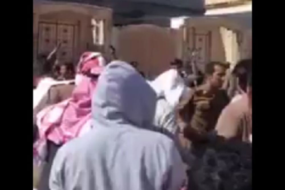 (VIDEO) EKSPLOZIJA I PUCNJAVA U DŽAMIJI U SAUDIJSKOJ ARABIJI: 3 mrtvih, napala petorica terorista