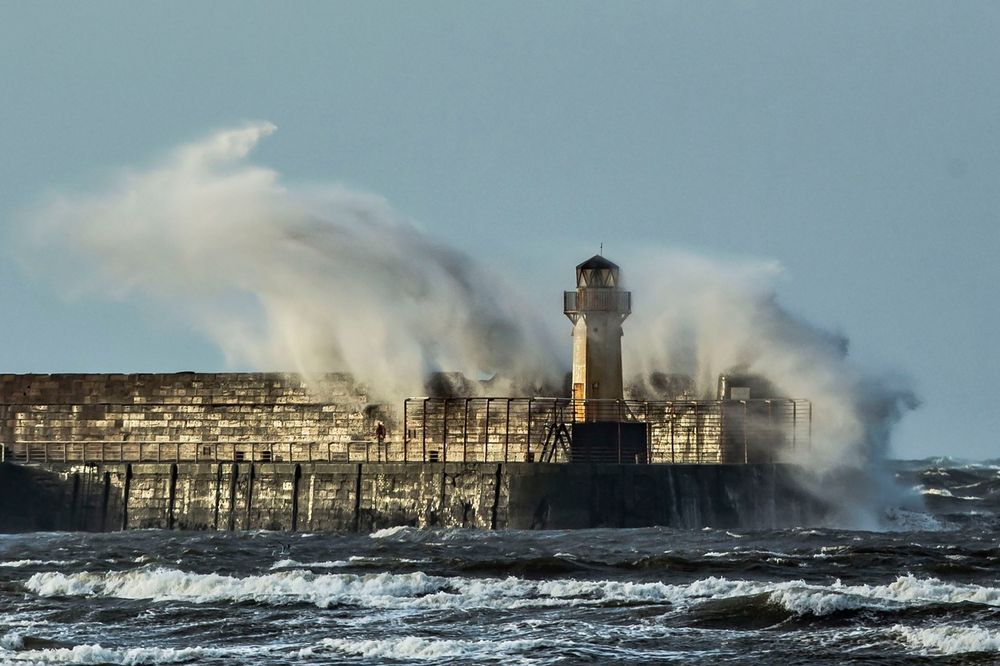 GERTRUDA PUSTOŠI BRITANIJU: Hiljade ljudi bez struje u snažnoj oluji