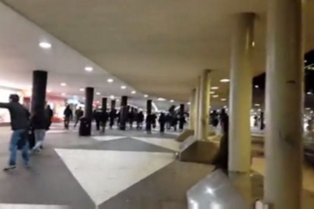 (VIDEO) NISU BIRALI KOGA BIJU: Maskirani muškarci tukli migrante i decu na stanici u Stokholmu!