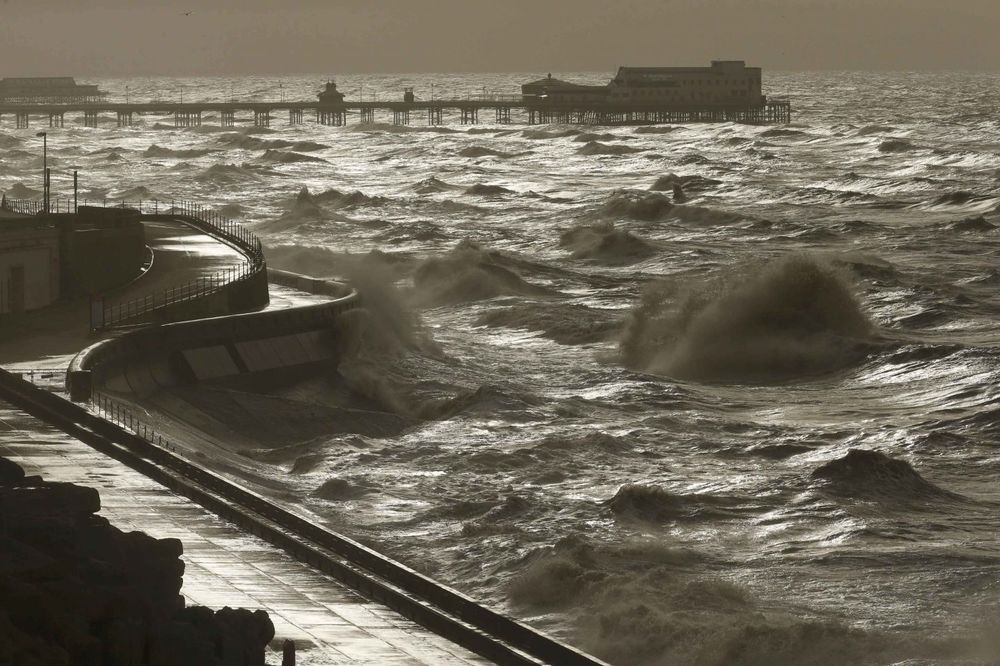HENRI PRETI DA ODUVA SVE: Britanci se spremaju za strašnu oluju, naleti vetra i do 140 km/h