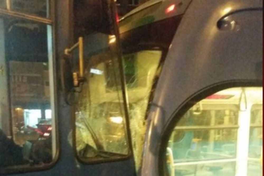 (FOTO) SUDAR TRAMVAJA U ZAGREBU: Povređeno sedmoro putnika i vozač, razvezeni u bolnice!