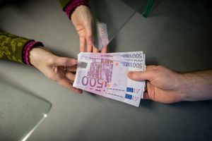 PRATE TRAG NOVCA: Borba protiv terorista leži u ovoj novčanici
