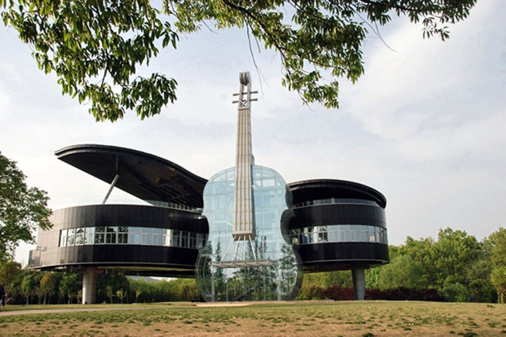 (FOTO) NAJROMANTIČNIJA ZGRADA KINE: Kuća u obliku klavira i violine zasenila nebodere