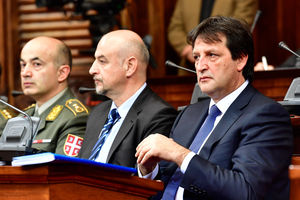 SMENJEN GAŠIĆ: Skupština razrešila ministra odbrane sa 195 glasova za