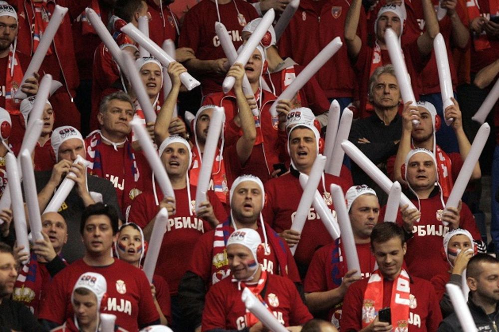 (VIDEO) TRUBAČI UZ FUDBALERE: Sjajna podrška futsal timu Srbije u duelu sa Portugalom