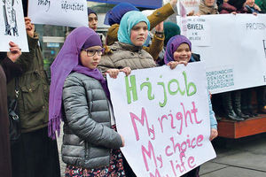 PROTEST NA ULICAMA SARAJEVA: I devojčice traže da nose hidžab!