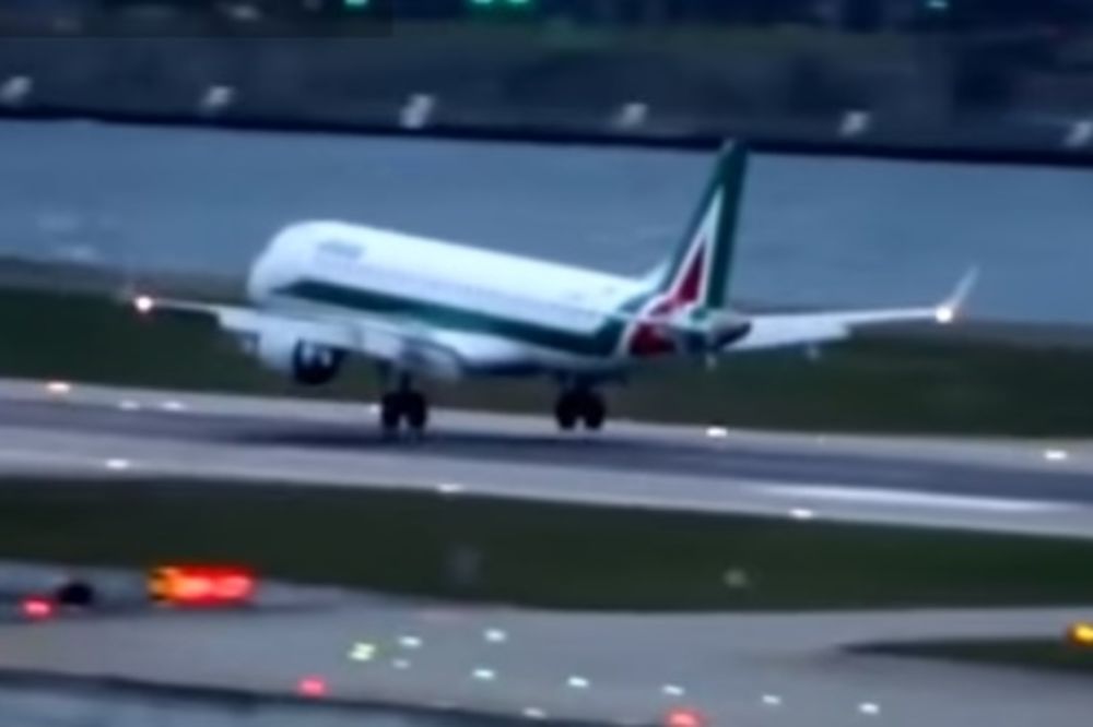(VIDEO) HOROR U LONDONU, PUTNICI UMRLI OD STRAHA: Vetar oduvao avion sa piste!