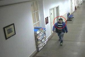 (VIDEO) PLJAČKA U OPŠTINI ZEMUN: Ukrao iz kancelarije telefone, zaključao vrata i pobegao