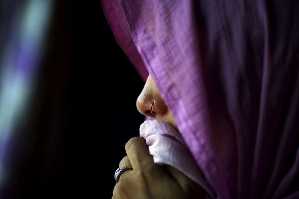 STRAVIČNO SILOVANJE U INDIJI: Četvorica muškaraca napastvovala devojku (20) jer je jela govedinu