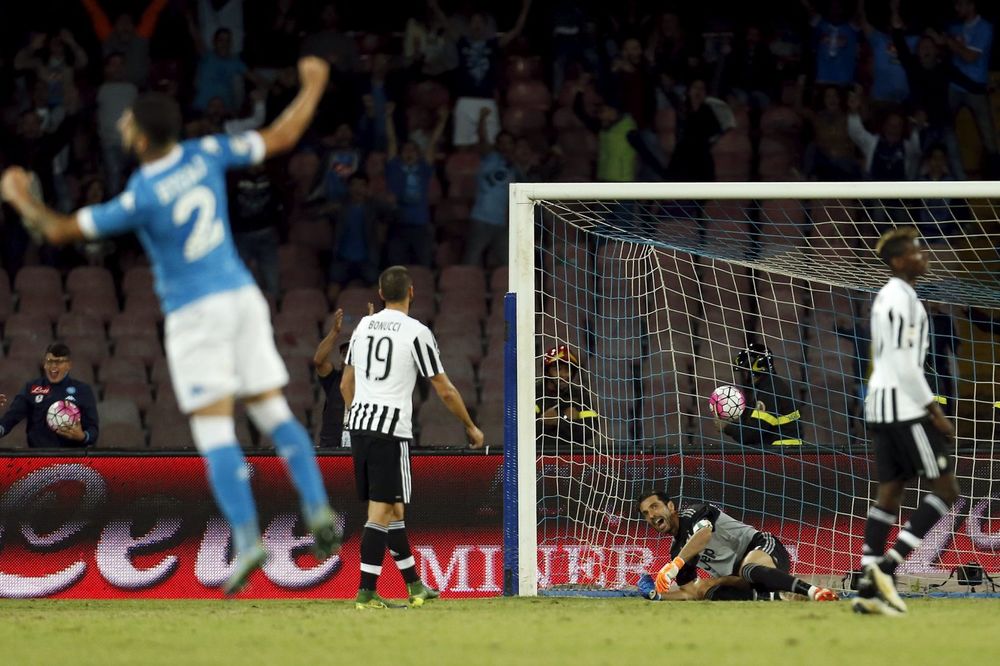 (VIDEO) DERBI GODINE: Pogledajte kako su navijači Napolija ispratili fudbalere na duel sa Juventusom