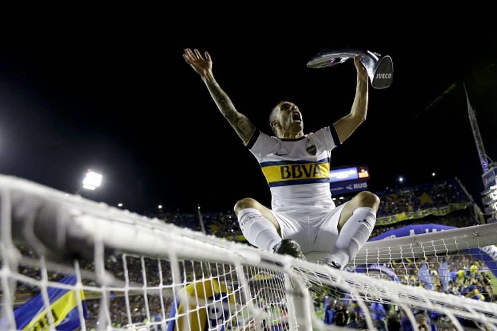 (VIDEO) VERNOST NEMA CENU: Karlos Tevez odbio da postane najplaćeniji fudbaler sveta!