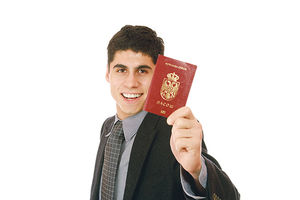 STVAR JE OZBILJNIJA NEGO ŠTO MISLITE: Evo zbog čega ne smete da se smejete na slici za pasoš!