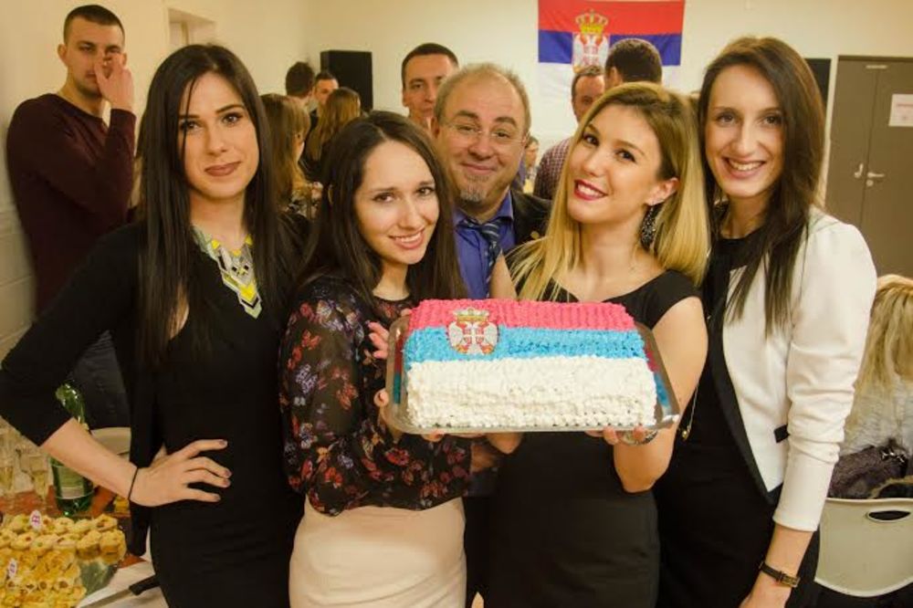 (FOTO) PONOS DOMOVINE: Srpski studenti u Beču proslavili Dan Državnosti!
