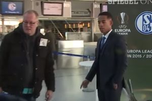 (VIDEO) DRSKI LOPOV OJADIO AOGA: Fudbaler Šalkea pokraden dok je davao intervju
