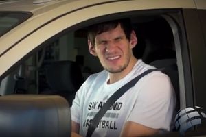 (VIDEO) ZVEZDA JE ROĐENA: Bobi Marjanović snimio reklamu za automobile