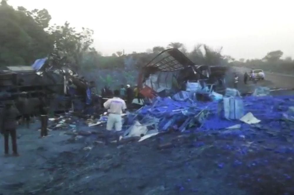 STRAVIČAN SUDAR U GANI: Autobus se zakucao u kamion, poginulo više od 70 ljudi