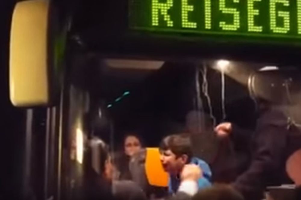 (VIDEO) NEMAČKA ŠOKIRANA: Napadnut autobus pun migranata, svi plakali u neverici
