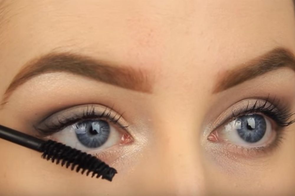 (VIDEO) NAŠMINKAJTE SE KAO PROFESIONALAC: Evo kako da vam oči izgledaju glamurozno