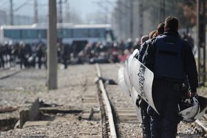 (FOTO) NAZAD U ATINU: Na južnu granicu Makedonije vraćeno 80 Avganistanaca i Iranaca