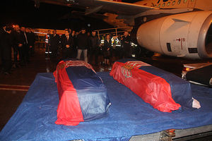 (FOTO) MUK NA AERODROMU: Tela ubijenih u Libiji sačekali članovi porodice i Dačić