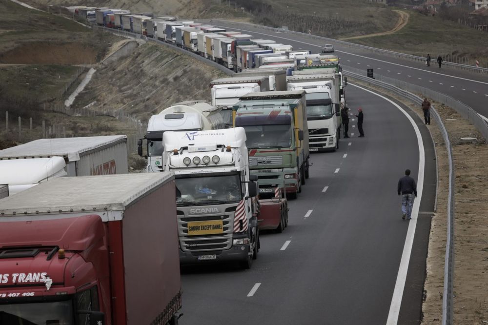 BLOKADOM NA BLOKADU: Bugarske kamiondžije besne na grčke poljoprivrednike