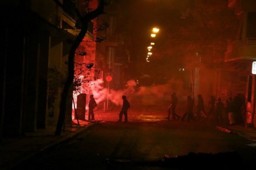 (FOTO) KRVAVI PREPAD: Navijači Olimpijakosa brutalno pretukli pristalice Anderlehta u Atini!