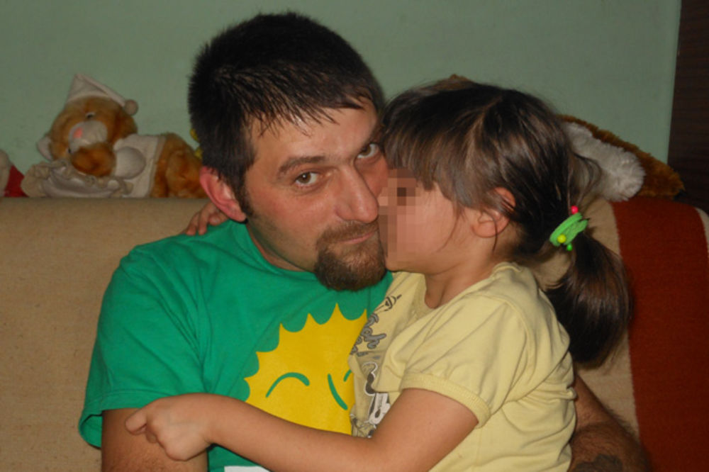(FOTO) NAŠ TATA JE NAJBOLJI NA SVETU: Ovako izgleda život samohranog oca petoro dece u Srbiji