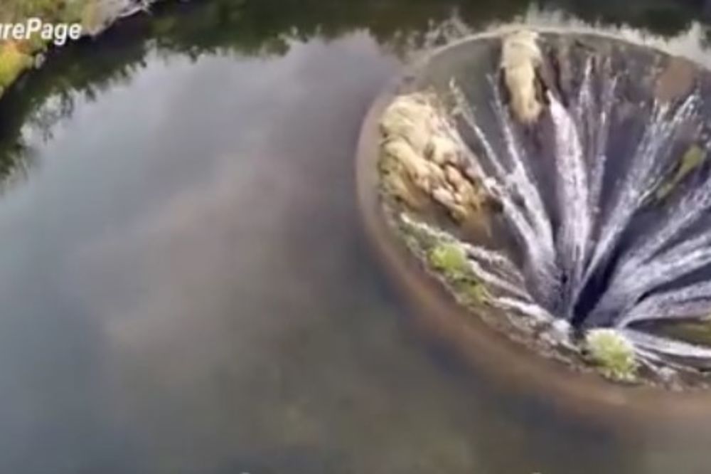 (VIDEO) GUTA SVE PRED SOBOM: Dron otkrio misterioznu rupu nasred jezera!