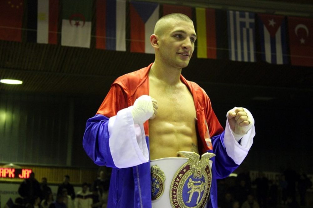 KONOVALOV POBEDIO ŠPANCA U JAGODINI: Srpski kik bokser prvak sveta!