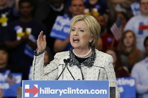 EVO KO SU JOJ PRIJATELJI: Kju kluks klan podržao Hilari Klinton
