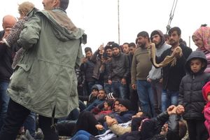 NOVI PROTESTI U GRČKOJ: Izbeglice blokirale prugu!