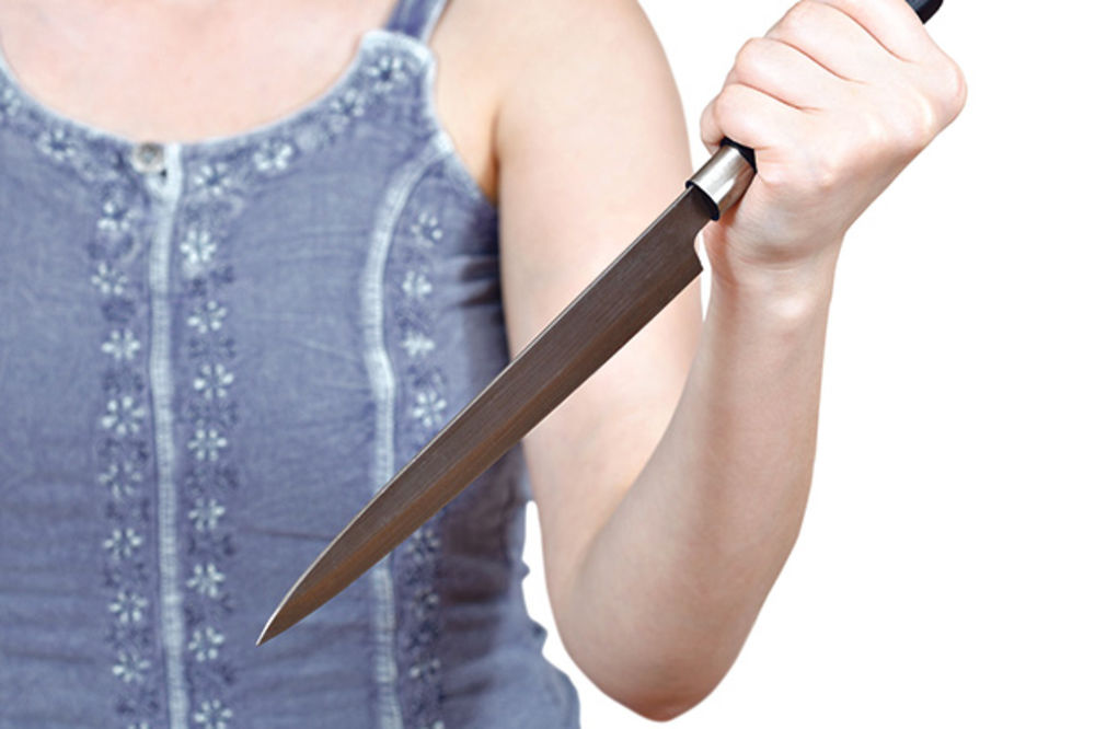 DRAMA U KRAGUJEVCU: Ćerka zabola ocu nož u bradu posle svađe!