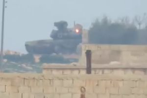 (VIDEO) TAJNI RAT VAŠINGTONA I MOSKVE U SIRIJI? Američkim raketnim sistemom uništili ruski tenk!