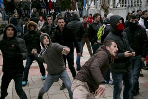 FAJNENŠEL TAJMS: Kosovo klizi u totalnu anarhiju