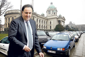 POBUNA POSLANIKA: Zoran Babić svojoj sekretarici sredio besplatan parking