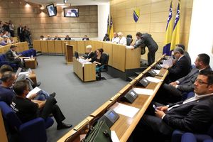 PARLAMENT BiH STAO NA REP ALAVIM POSLANICIMA: Nema više 12 plata po isteku mandata