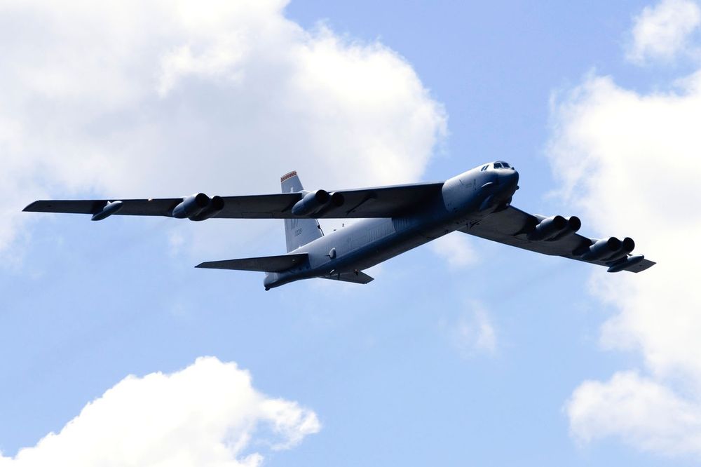 (VIDEO) B-52 PRVI PUT U AKCIJI: Leteće tvrđave svom snagom udarile na Islamsku državu!