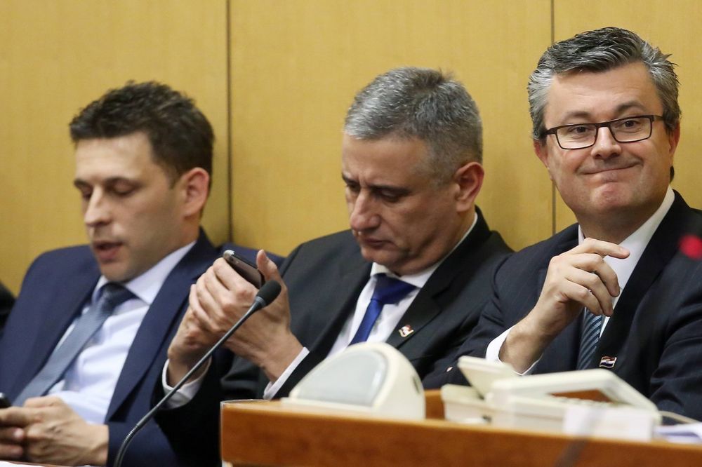 (VIDEO) OREŠKOVIĆ PRESEKAO: Ne dam ostavku, neka se Karamarko i Petrov povuku!