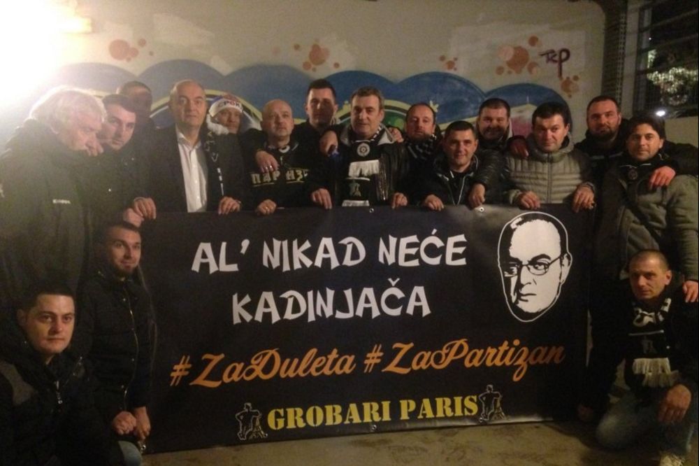 (FOTO) GROBARI ZA DULETA: Navijači Partizana bodrili Vujoševića u Francuskoj
