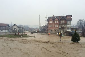 LJAJIĆ STIGAO U PAZAR: Počeo obilazak poplavljenih delova grada