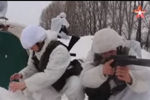 (VIDEO) TEŠKO ONOM NA KOG ONE KRENU: Da vidite kako Ruskinje specijalci krše sve pred sobom!