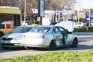 NEMA POVREĐENIH: Sudar dva vozila kod opštine Novi Beograd