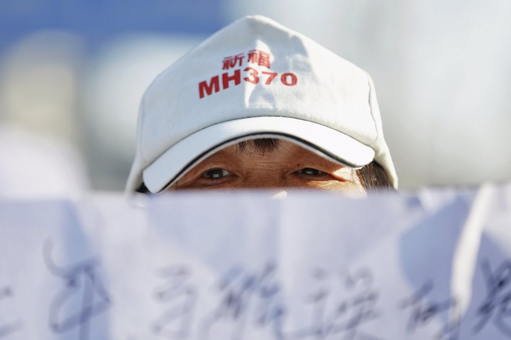 (VIDEO) DVE GODINE KASNIJE: Svet još čeka istinu o nestalom malezijskom avionu